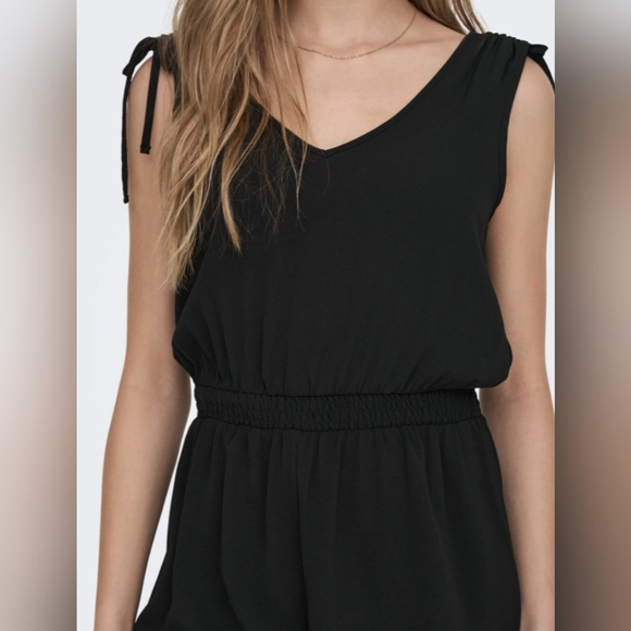 Only Short Black Romper Playsuit Sz S NWT - Picture 3 of 9